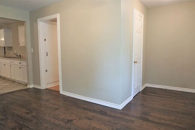 Building Photo - 3 Bed 2 Bath 1 Car Garage -The Village NW OKC