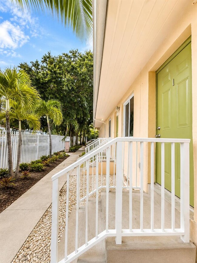 Building Photo - 5549 NE Miami Ct