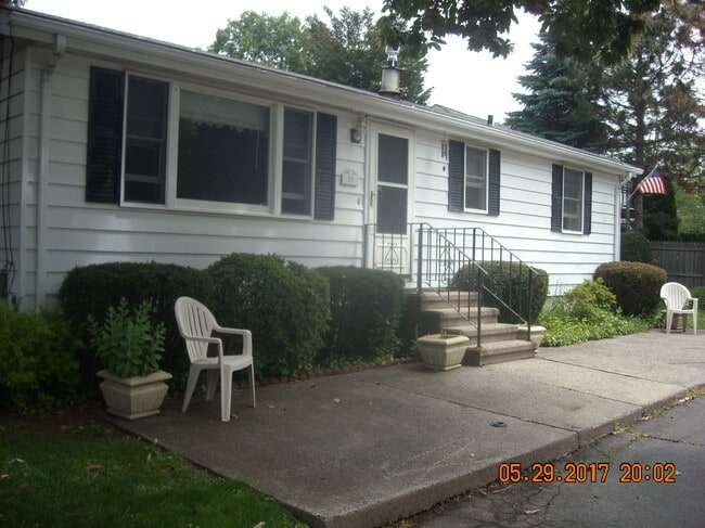 Building Photo - 20 Parker Pl