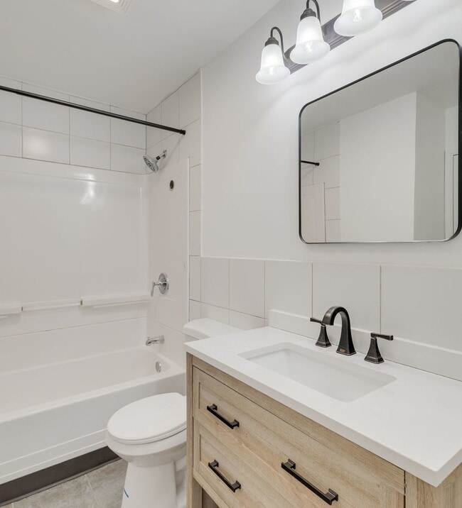 Building Photo - 533 Redwood Rd