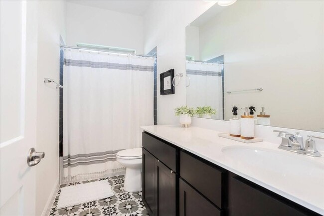 Building Photo - 5713 Fresno Ave