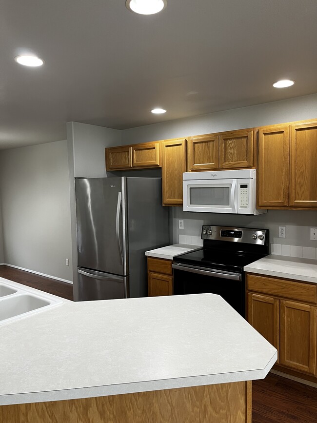 Building Photo - 9982 Greenleaf Loop SE