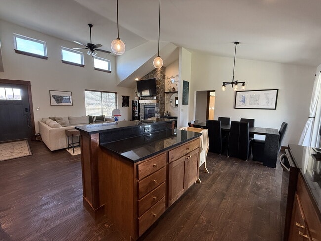 Building Photo - Stunning Single Level Home with Sprawling Fenced Yard