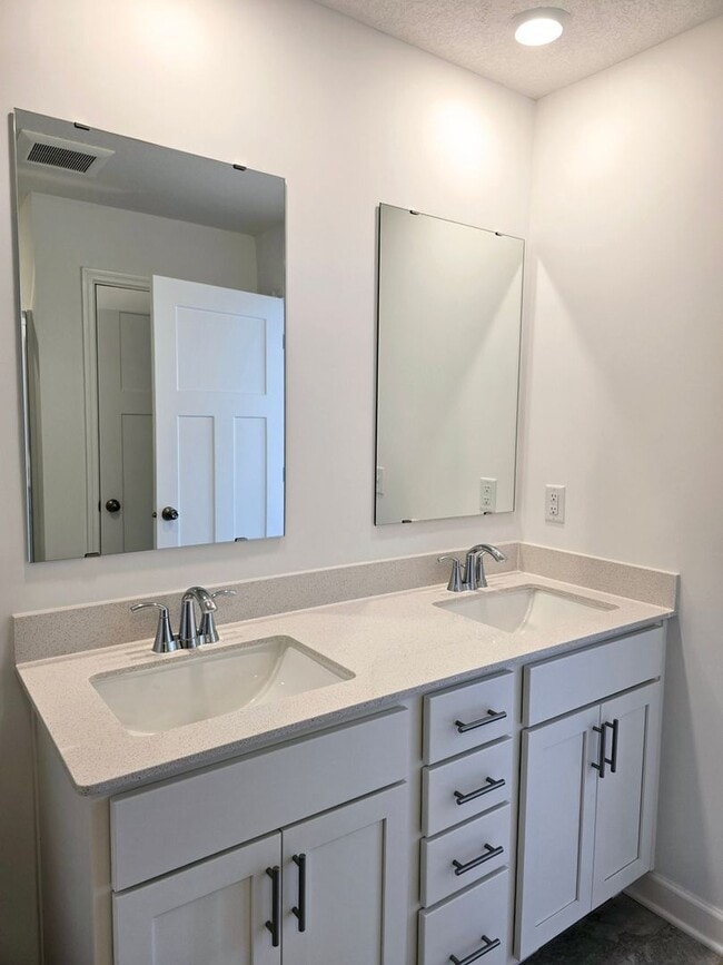 Building Photo - 1103 Middlefield Rd