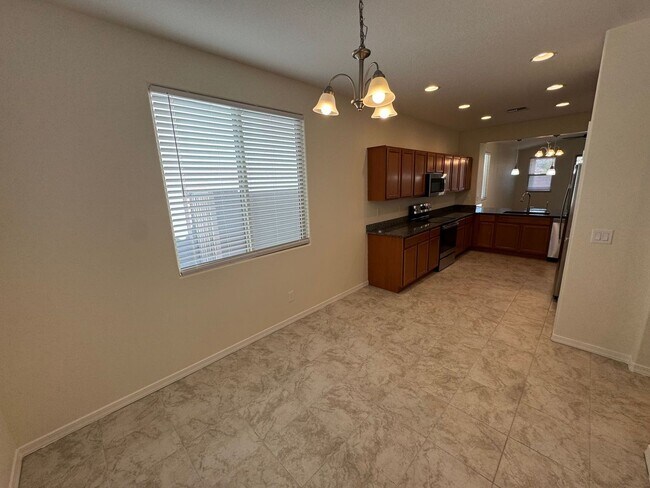Building Photo - 4 Bedroom - 2 Bath - 1760 Sq. Ft - Beautiful New Built Home - Glendale