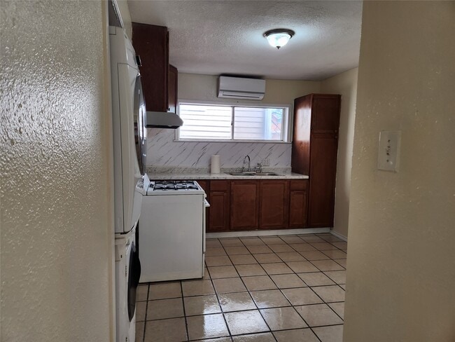 Building Photo - 1803 Church St