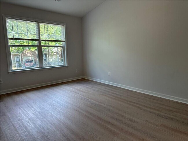 Building Photo - 1665 Southgate Mill Dr