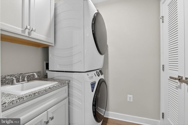 Building Photo - 100 Lawndale Dr