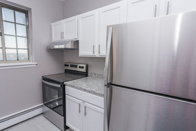 Interior Photo - 7144 S Jeffery
