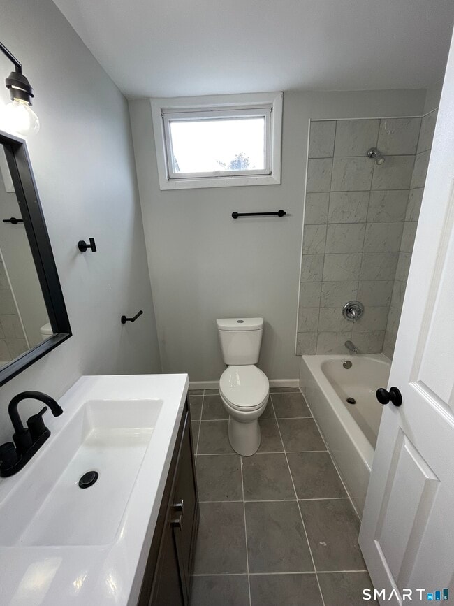 Building Photo - 254 Corbin Ave