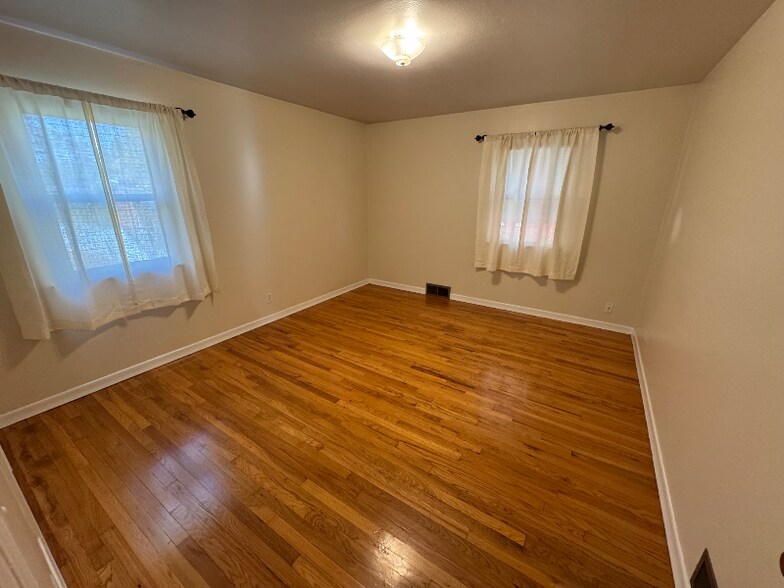 Building Photo - 825 E 35th Ave