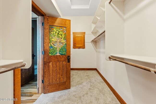 Building Photo - 3123 E Cat Balue Dr