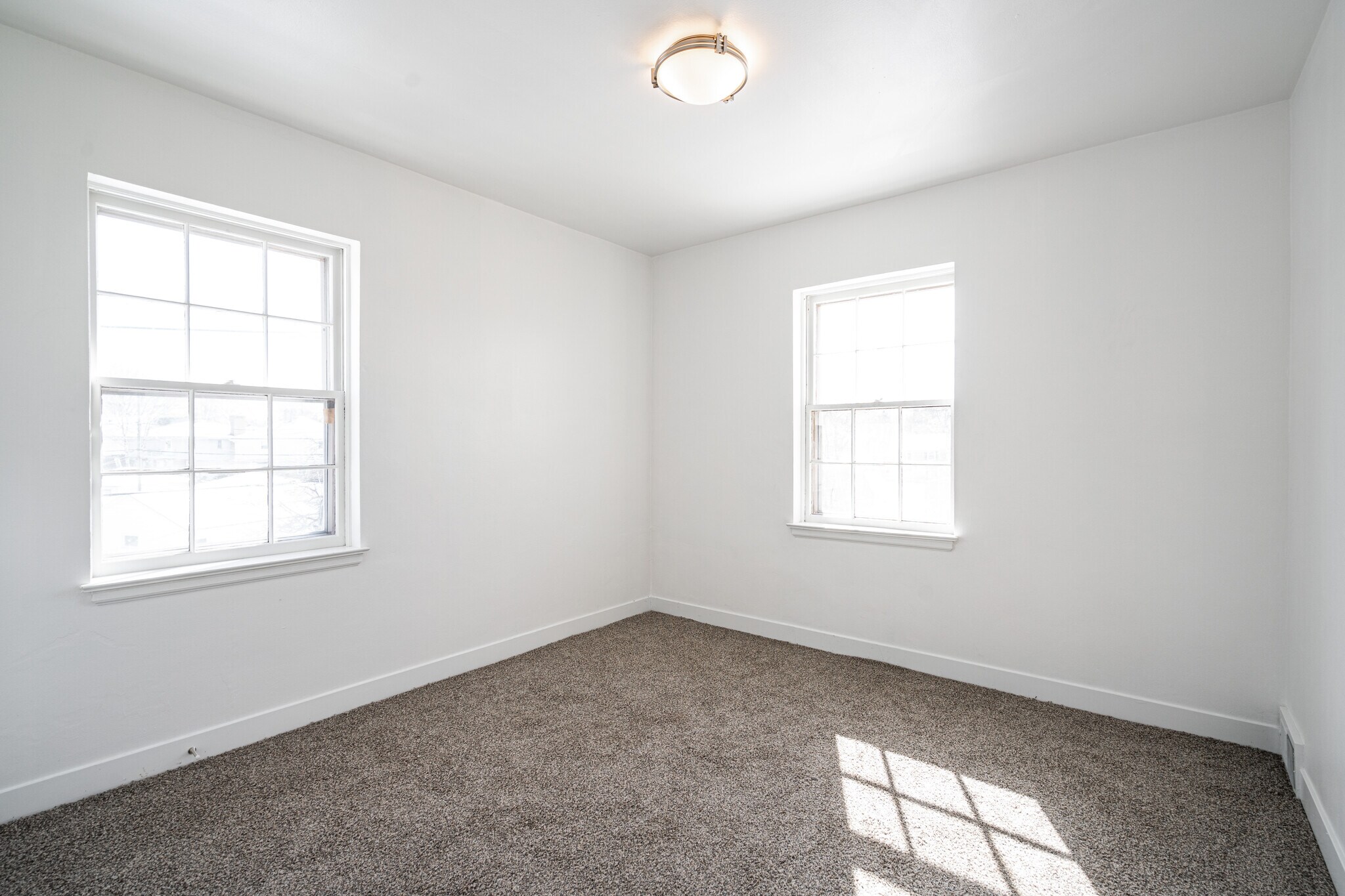 Building Photo - 4304 N Sheffield Ave