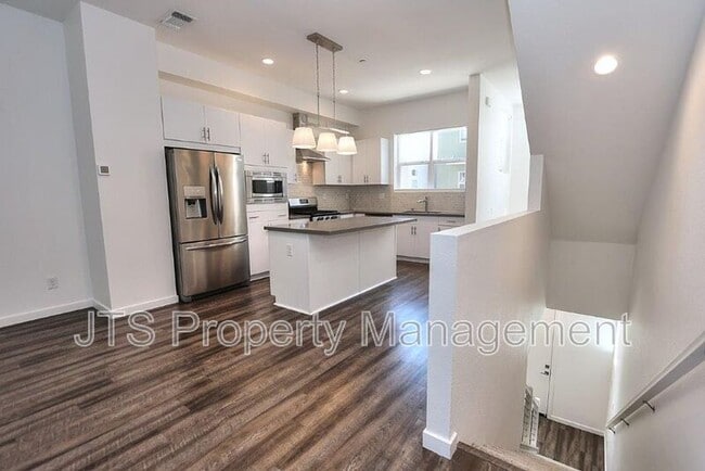 Building Photo - 396 Midstream Ln