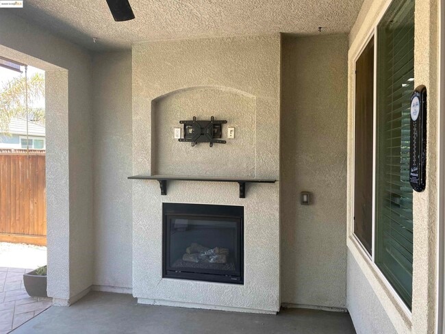 Building Photo - 9821 Key W Way