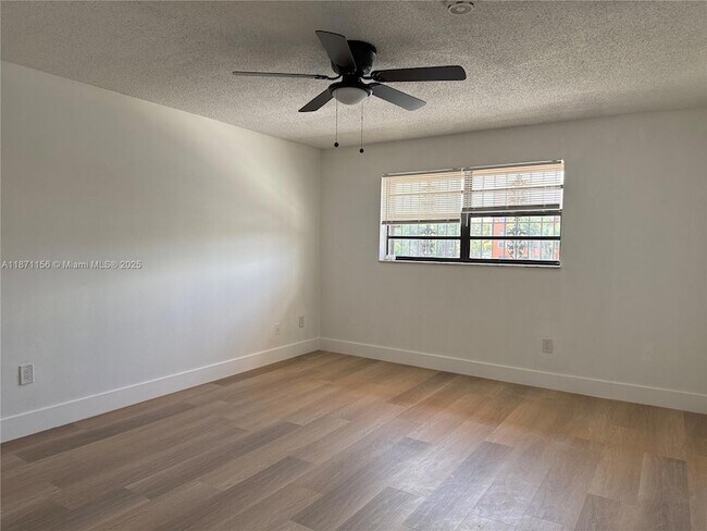 Building Photo - 2732 W 54th St