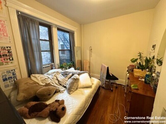 Building Photo - FENWAY (NEU) 3 BR Apt - 9/1 - NO BROKER FEE