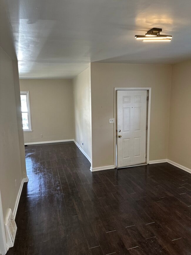 Building Photo - 554 W Station St