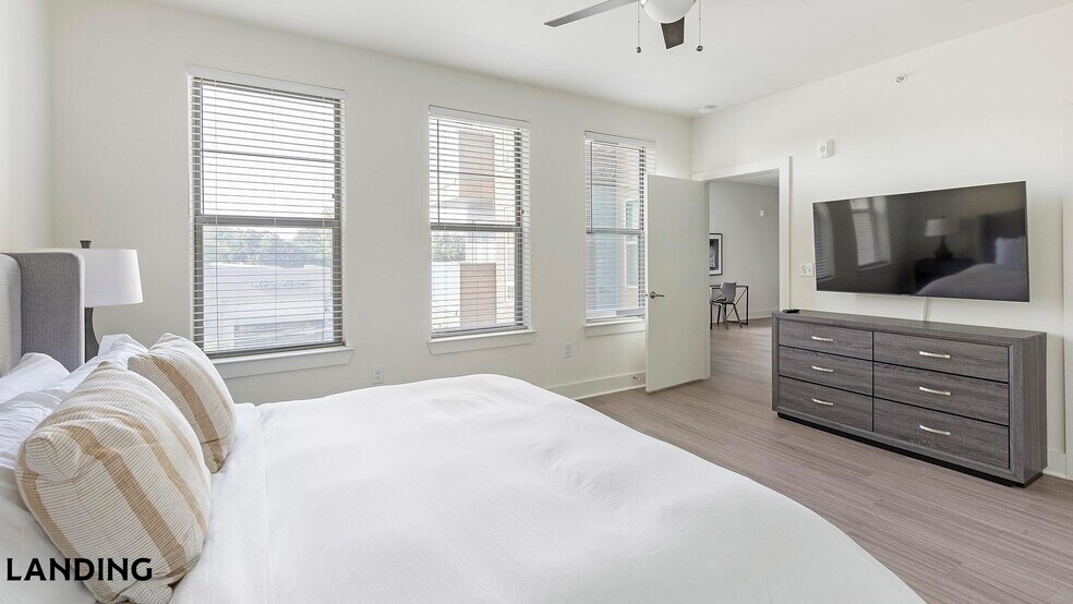 Building Photo - 5200 White Settlement Rd