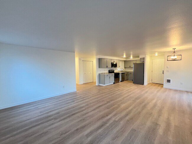 Building Photo - $500.00 OFF Move In Costs Special!