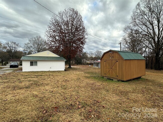 Building Photo - 1404 Todd Ave