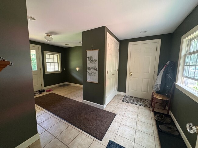 Building Photo - Beautifully Furnished Three Bedroom Home