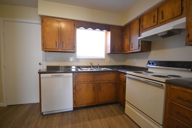 Building Photo - Northwood Hills 8 plex