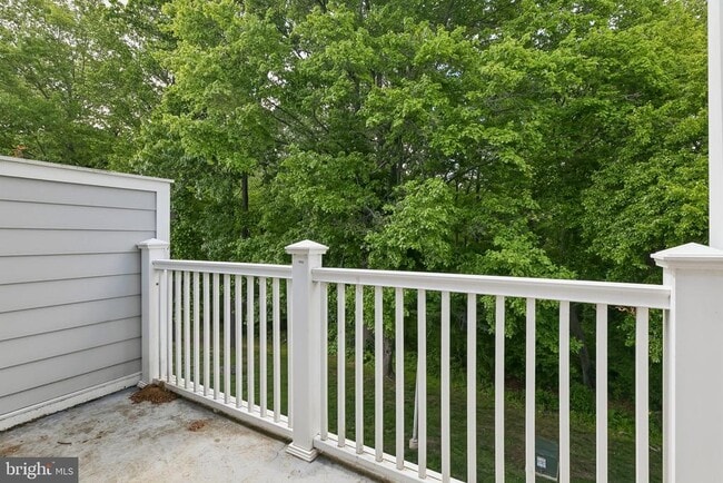 Building Photo - 1740 Oakwood Terrace