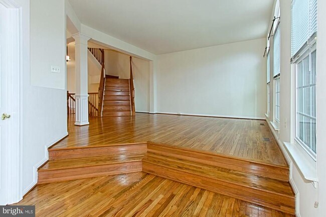 Building Photo - 20748 Hollow Falls Terrace