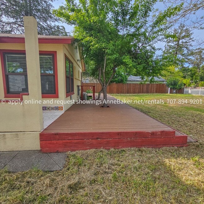 Building Photo - Downtown home on Corner Lot Available Now