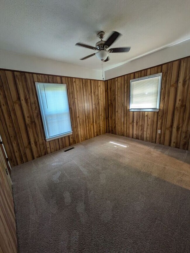 Building Photo - 3BD/1BA Single Family Home in Hickory