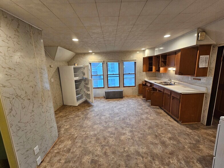 Building Photo - 802 W 11th Ave