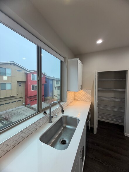 Building Photo - 1049 SW 99th Pl