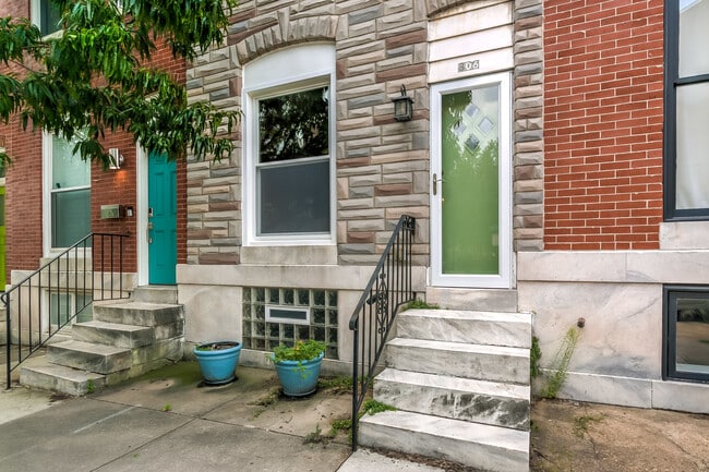 Primary Photo - 806 S Clinton St