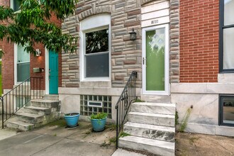 Building Photo - 806 S Clinton St