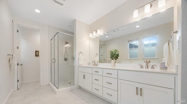 Building Photo - 1747 Linden Ln