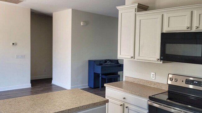 Building Photo - 255 Little Oak Island Dr