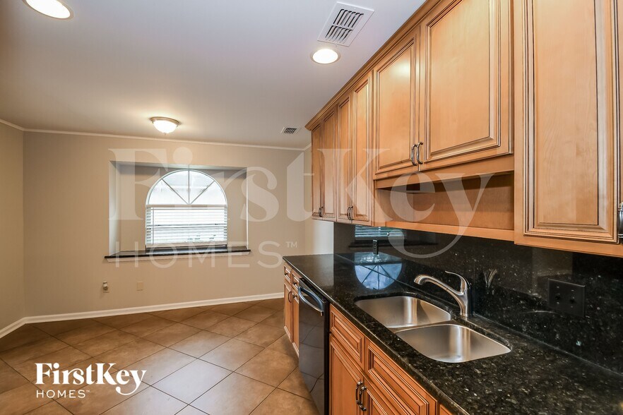 Building Photo - 1570 Crabapple Cove Ct N