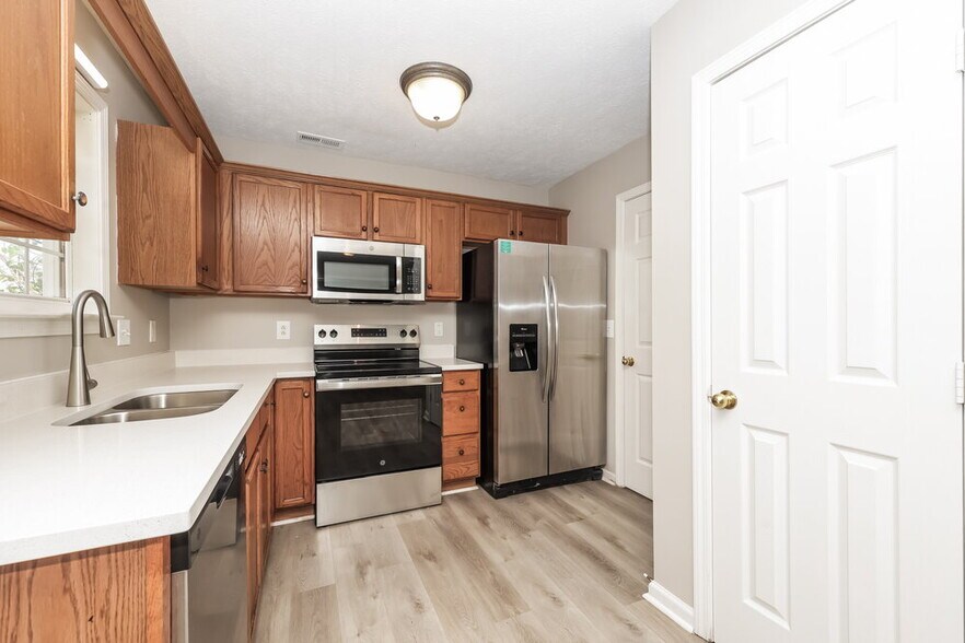 Building Photo - 913 Buckhaven Dr