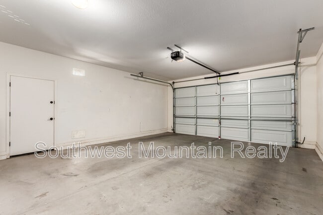 Building Photo - 41540 N Jacaranda Ct