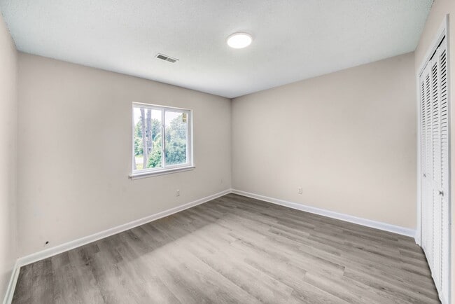 Building Photo - 307 Railroad St