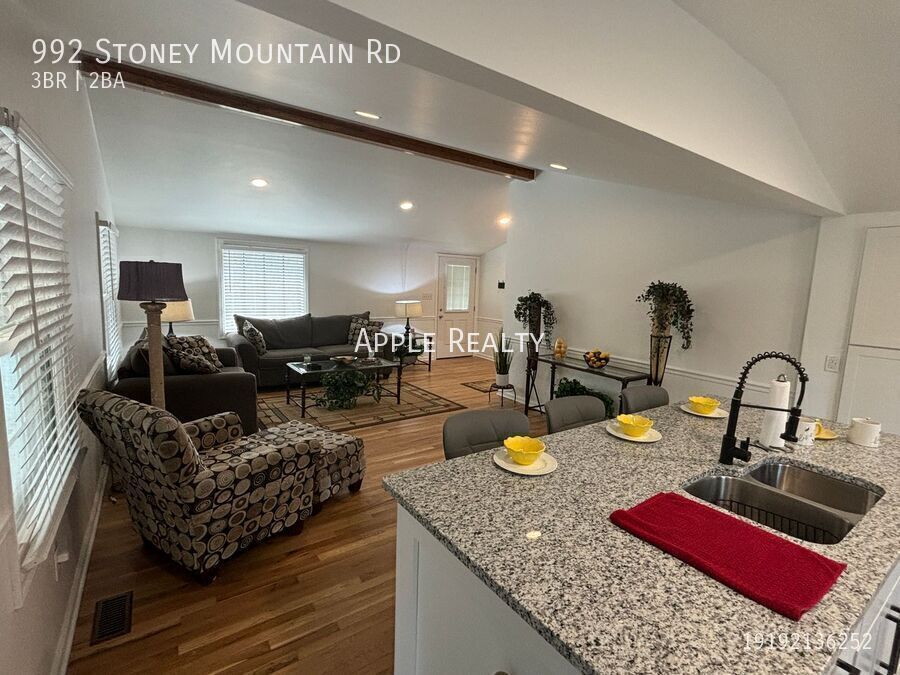 Building Photo - 992 Stoney Mountain Rd