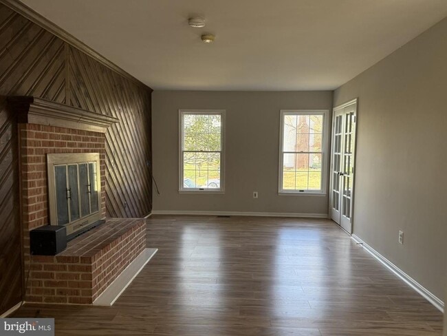 Building Photo - 8659 Bannerwood Dr