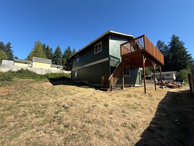 Building Photo - Spacious 4-Bedroom Home with Garage on Qui...