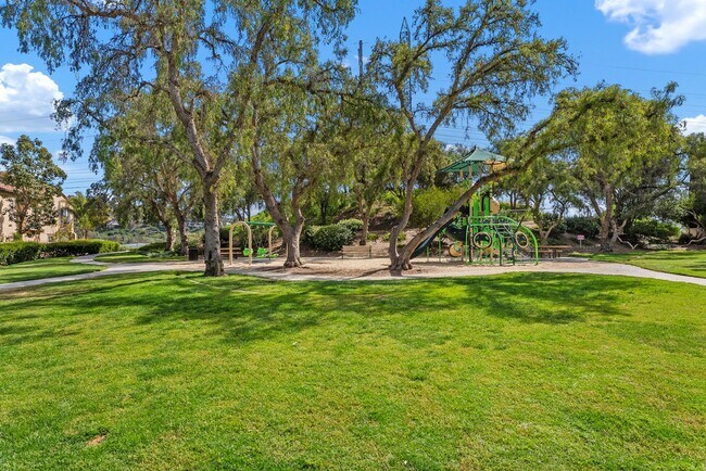 Building Photo - Stunning 5-Bedroom Pool Home in Talega – Luxury Living in San Clemente