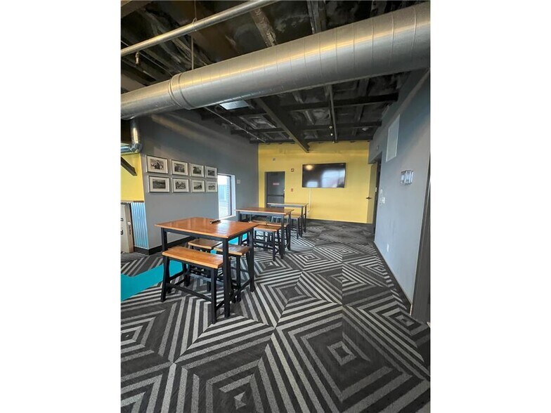 Building Photo - 214 4th St E