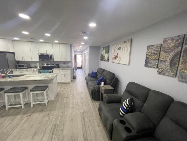 Building Photo - 4629 Vilabella Dr