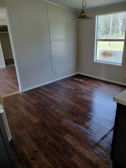 Building Photo - 104 Forest Creek Ln