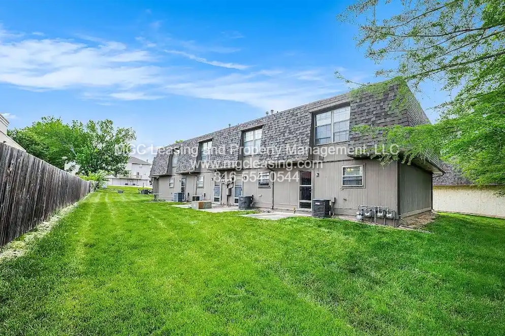 Building Photo - 200 NE Woods Chapel Rd