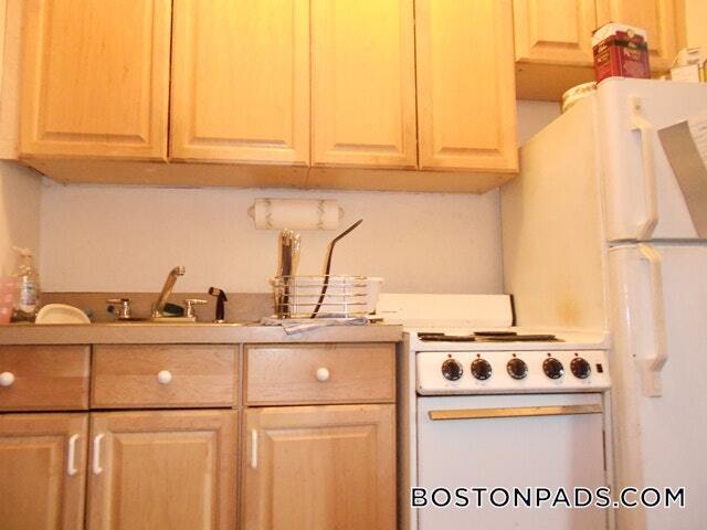 Building Photo - 849 Beacon St